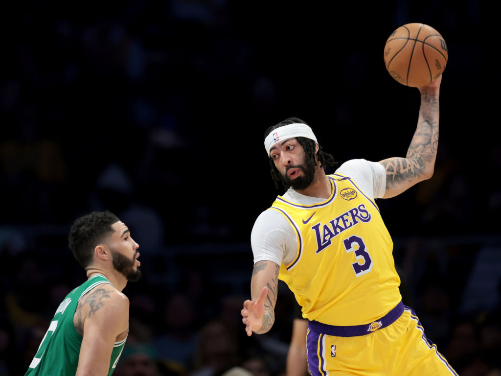 Lakers Lumat Celtics di Pertemuan Pertama Musim Ini!